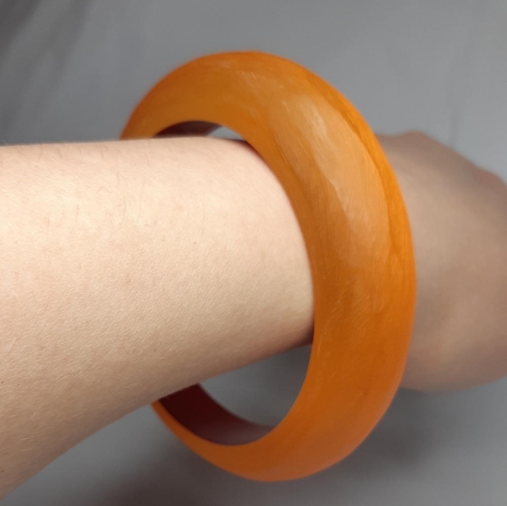 High Quality Glowing Lucite Bangle